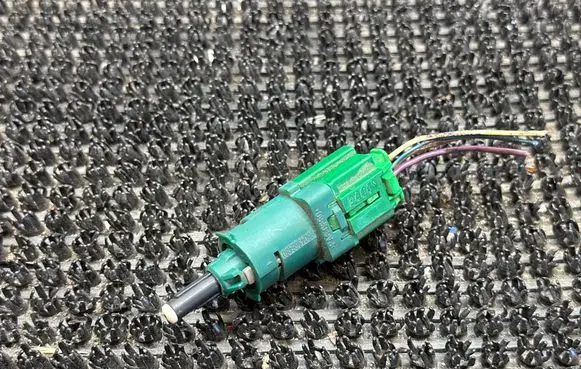 Citroen DS3 Brake pedal sensor switch 9804869480