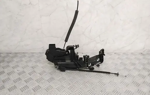 Jaguar XF X250 Front door lock 6W8A21813GD