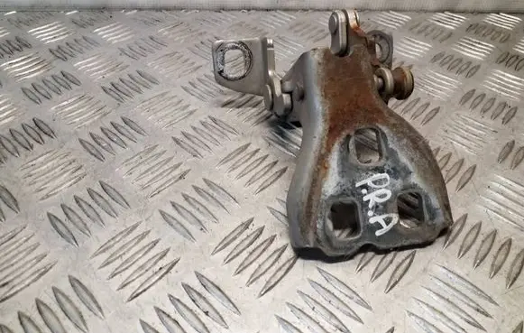 Jeep Grand Cherokee (WK) Front door lower hinge 
