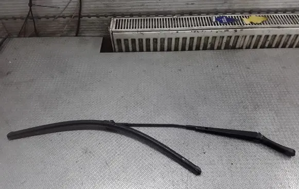 Volkswagen Touran I Windshield/front glass wiper blade 1T0955410A