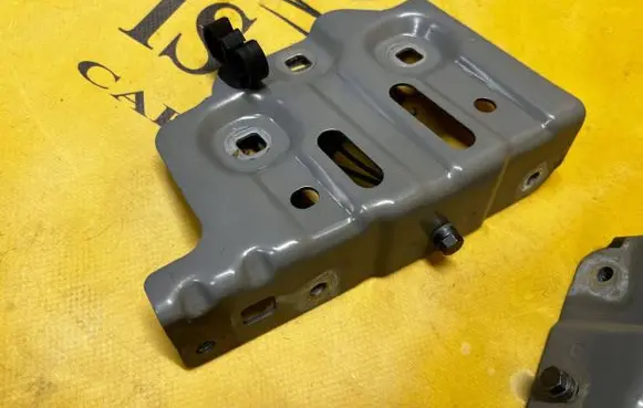 Renault Espace VI Fender mounting bracket 631220027R