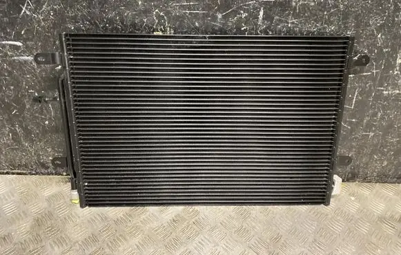 Audi A4 S4 B7 8E 8H Coolant radiator 8E0260403H