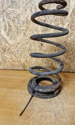 KIA Sorento Rear coil spring 551013E011