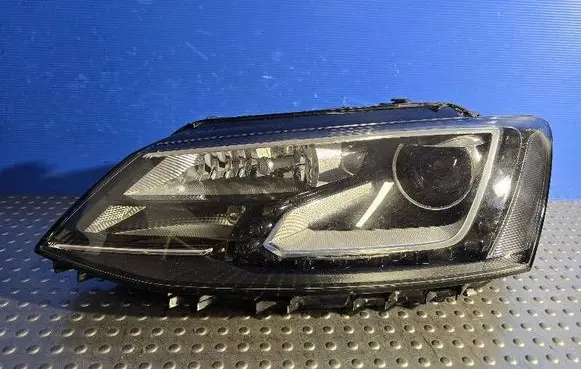 Volkswagen Jetta VI Headlight/headlamp 5C7941751E