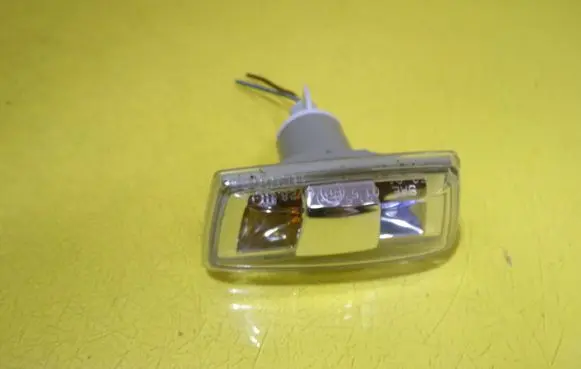 Opel Astra H Front fender indicator light 13252455