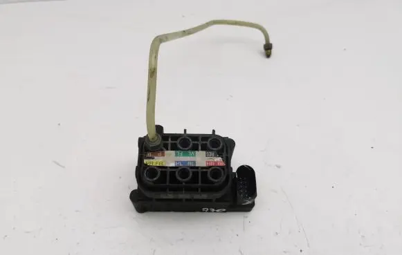 Mercedes-Benz ML W164 Air suspension control unit module (rear) A2513200058