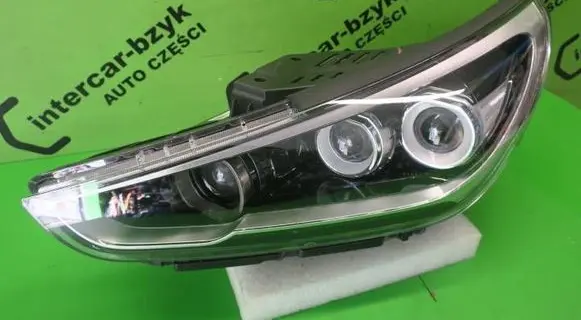 Hyundai i30 fastback Headlight/headlamp 92101G4100