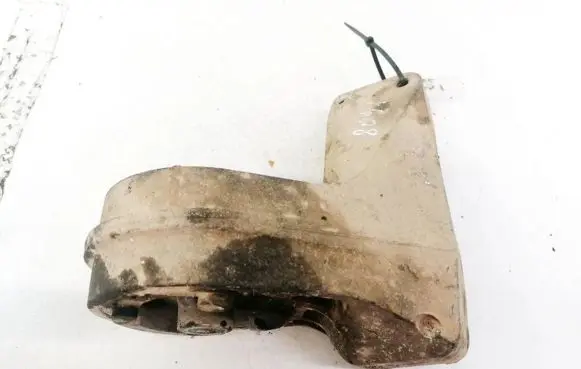 Engine mount bracket
