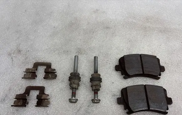 Volkswagen PASSAT B6 Brake pads (rear) 