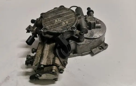 Audi A4 S4 B7 8E 8H Vacuum pump 06D145100D