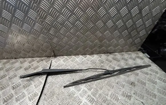 Volvo V70 Front wiper blade arm 8624243