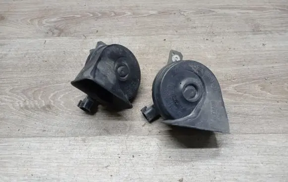 Volvo S80 Horn signal 30678338 30678339