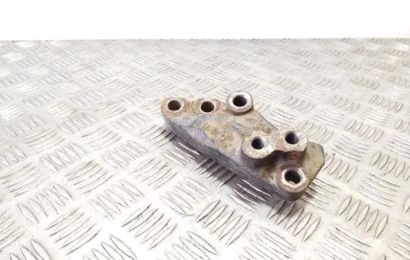 Honda CR-V Engine mounting bracket