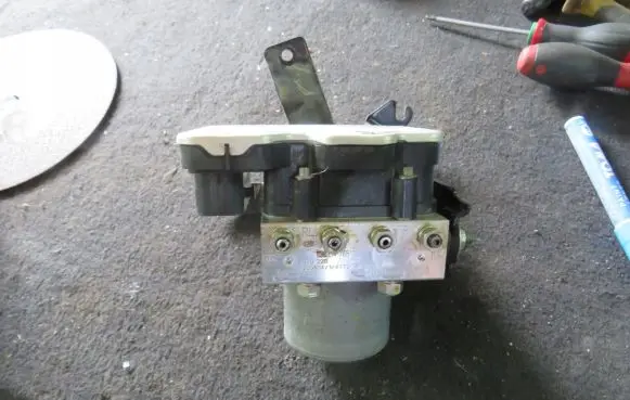 Isuzu D-Max ABS Pump 898394765