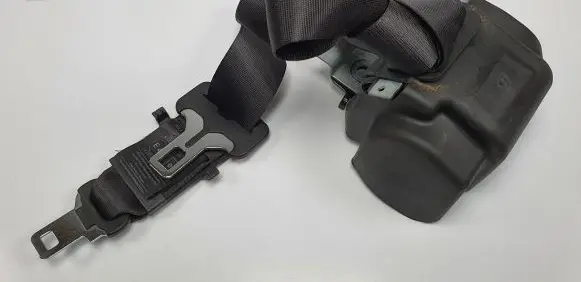 Mitsubishi Space Star Rear seatbelt 1076348