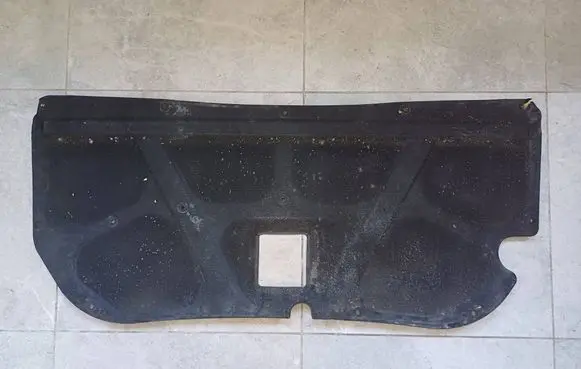 Engine bonnet/hood sound/heat insulation
