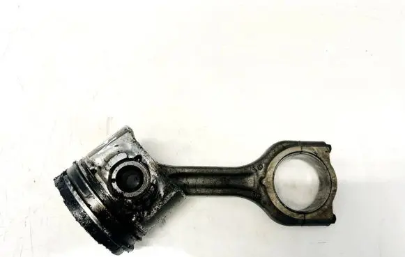 Peugeot 207 Piston with connecting rod