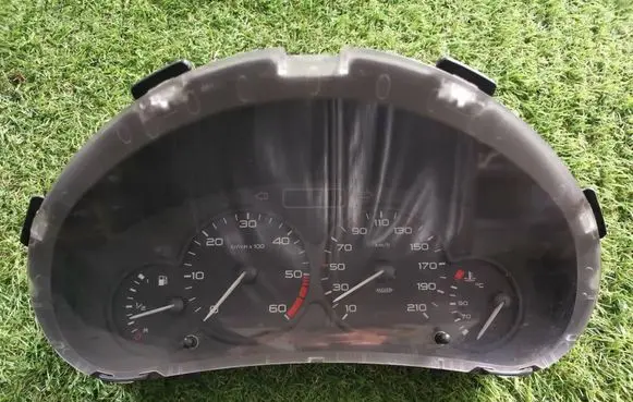 Peugeot Partner Speedometer (instrument cluster) 9656696080 WN069Y15 008500110