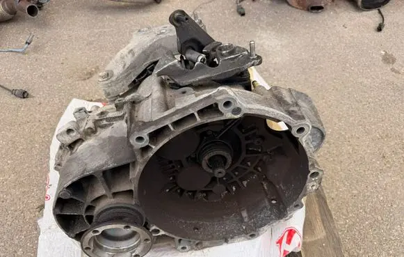 Volkswagen PASSAT B7 Manual 6 speed gearbox NFU