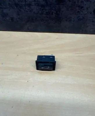 BMW 5 E60 E61 Tailgate opening switch 6921846 22060K