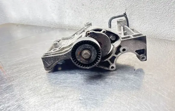 Opel Insignia A A/C compressor mount bracket 55562863