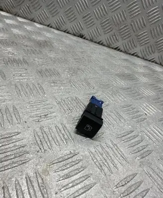 Toyota RAV 4 (XA50) Fuel tank opening switch 15f7000020