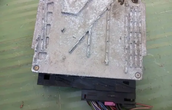 Volvo V70 Engine control unit/module 0281001776