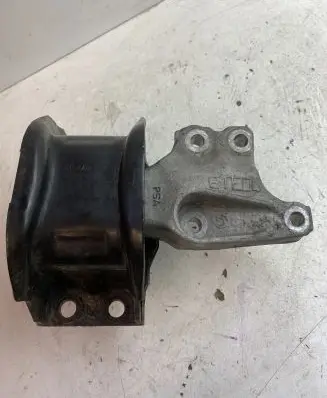 Citroen DS5 Engine mount bracket 9681855180