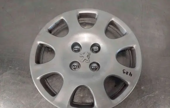 Peugeot Partner R15 wheel hub/cap/trim 9651017180