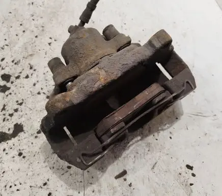 Volkswagen Touran I Front brake caliper
