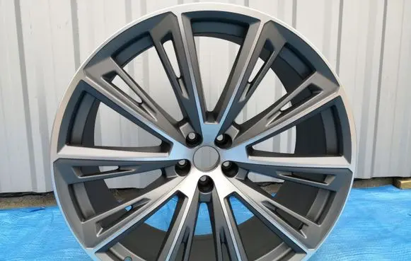 Audi Q8 R23 light alloy rim 4M8601025AT 4M8601025R