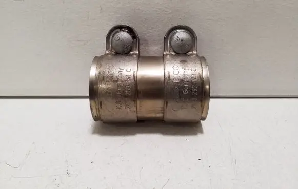 Audi A1 Muffler pipe connector clamp 2Q0253141C