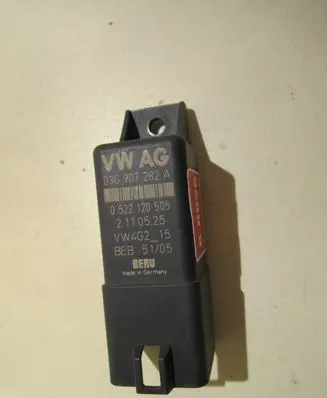 Volkswagen Golf V Glow plug pre-heat relay 03G907282A