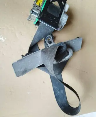 Toyota Yaris Front seatbelt 305563199fka 501p970e6