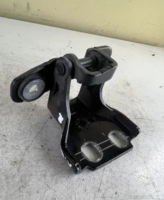 Jeep Grand Cherokee (WK) Rear door upper hinge