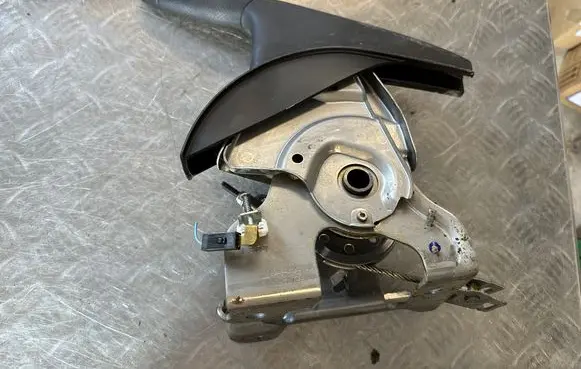 Nissan Juke I F15 Hand brake release handle 