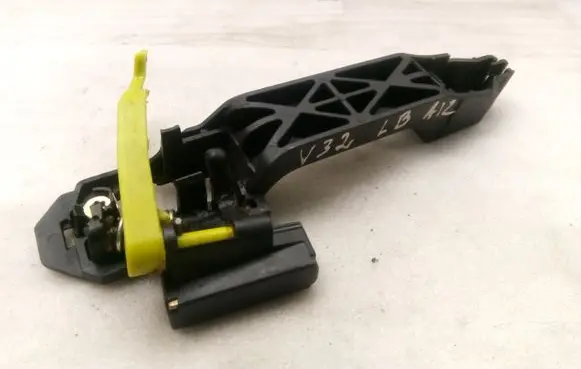 Rear door exterior handle/bracket