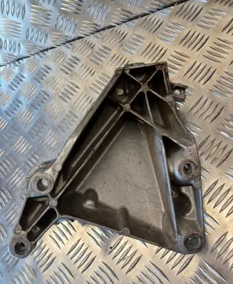 BMW 1 E81 E87 Engine mounting bracket 6760309 24168110 AC46000