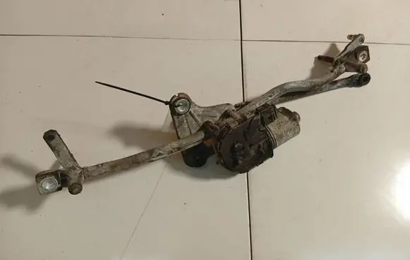Volvo S80 Front wiper linkage and motor 