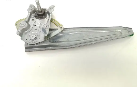 Rear door manual window regulator