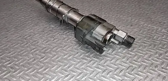 BMW 3 E90 E91 Fuel injector 7589048 10181010