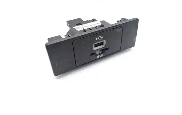 Ford Mondeo MK V USB socket connector GC3T14F014AA