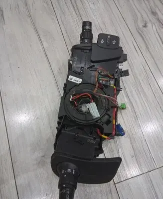 Renault Clio III Light switch 8200906814
