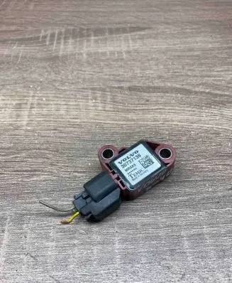 Volvo V50 Airbag deployment crash/impact sensor 30737138 Used