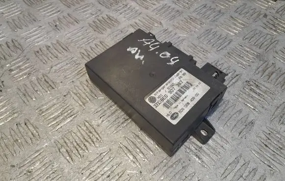 Audi A4 S4 B6 8E 8H Tow bar trailer control unit/module 8E0907383 5DS00840800