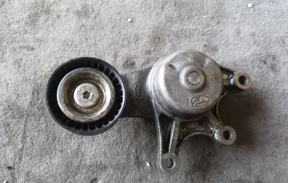 BMW 3 F30 F35 F31 Timing belt tensioner 7594969