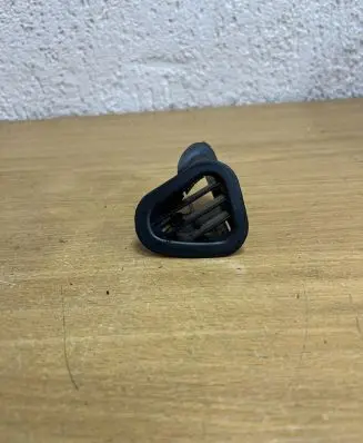Mercedes-Benz ML W164 Quarter panel pressure vent A1648301354 F1811