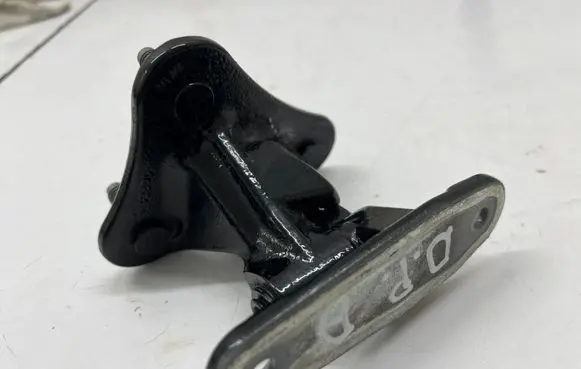 Mercedes-Benz GLE W167 Front door lower hinge 