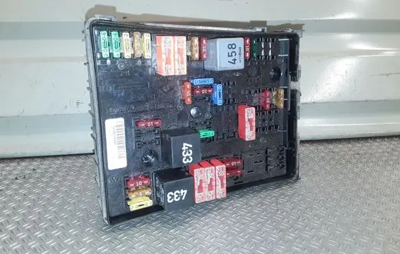 Skoda Octavia Mk2 (1Z) Fuse module 1K0937124K