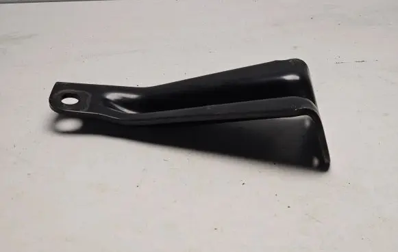 Toyota RAV 4 (XA30) Engine mounting bracket